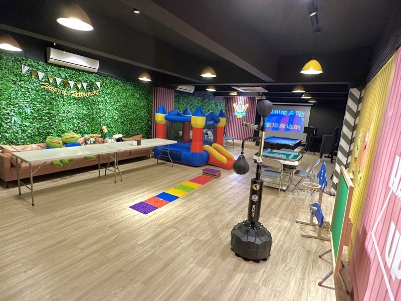Handups Party Room