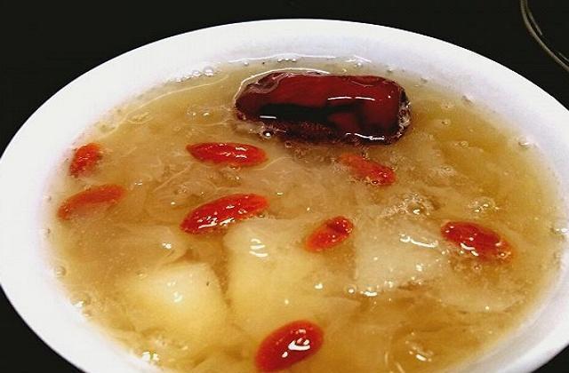 春天補肺飲食推介 - 銀耳雪梨羹
