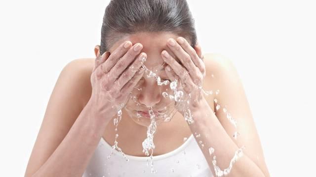 神經醯胺加強保濕鎖水