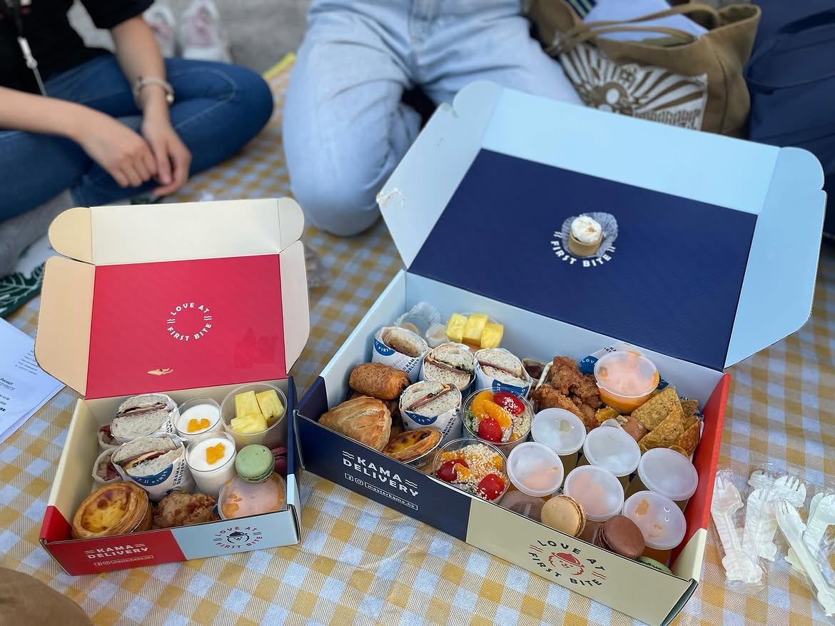 Kama Delivery Wild Lunch Box Customer Photo 2 - Comparison with Mini Version