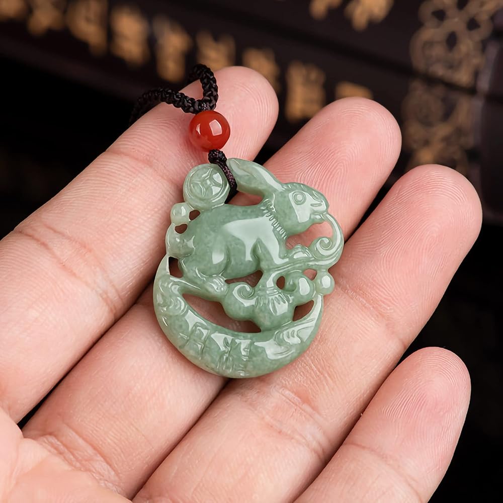 2027 年屬羊值太歲飾物:綠玉兔吊墜
